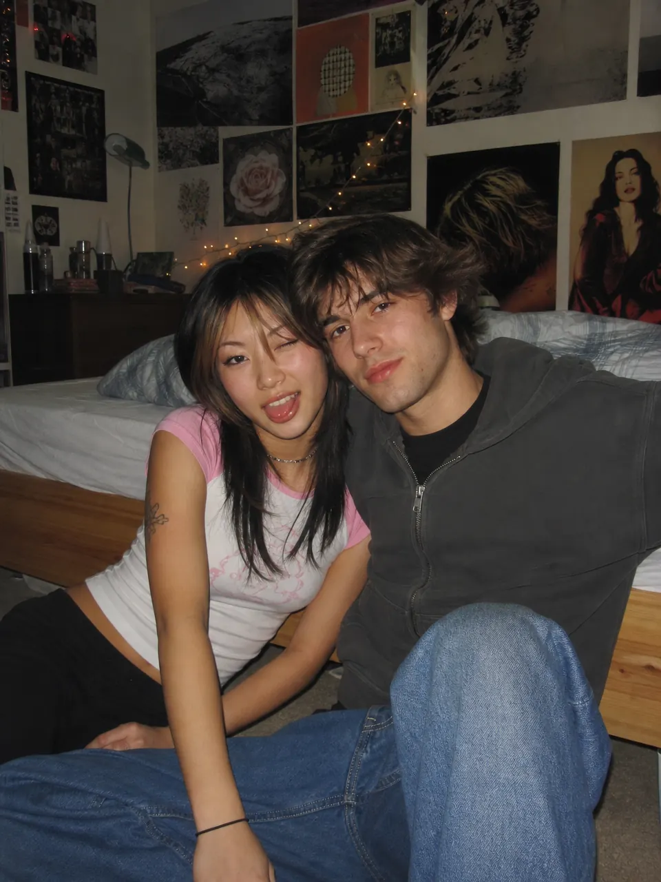 Y2K Bedroom Poster Pareja ejemplo
